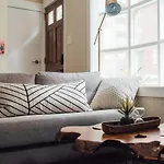 Renovated & Modern Home In Downtown Philly
