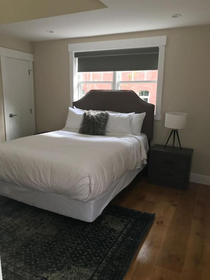 Renovated & Modern In Downtown Philly Apartment *
