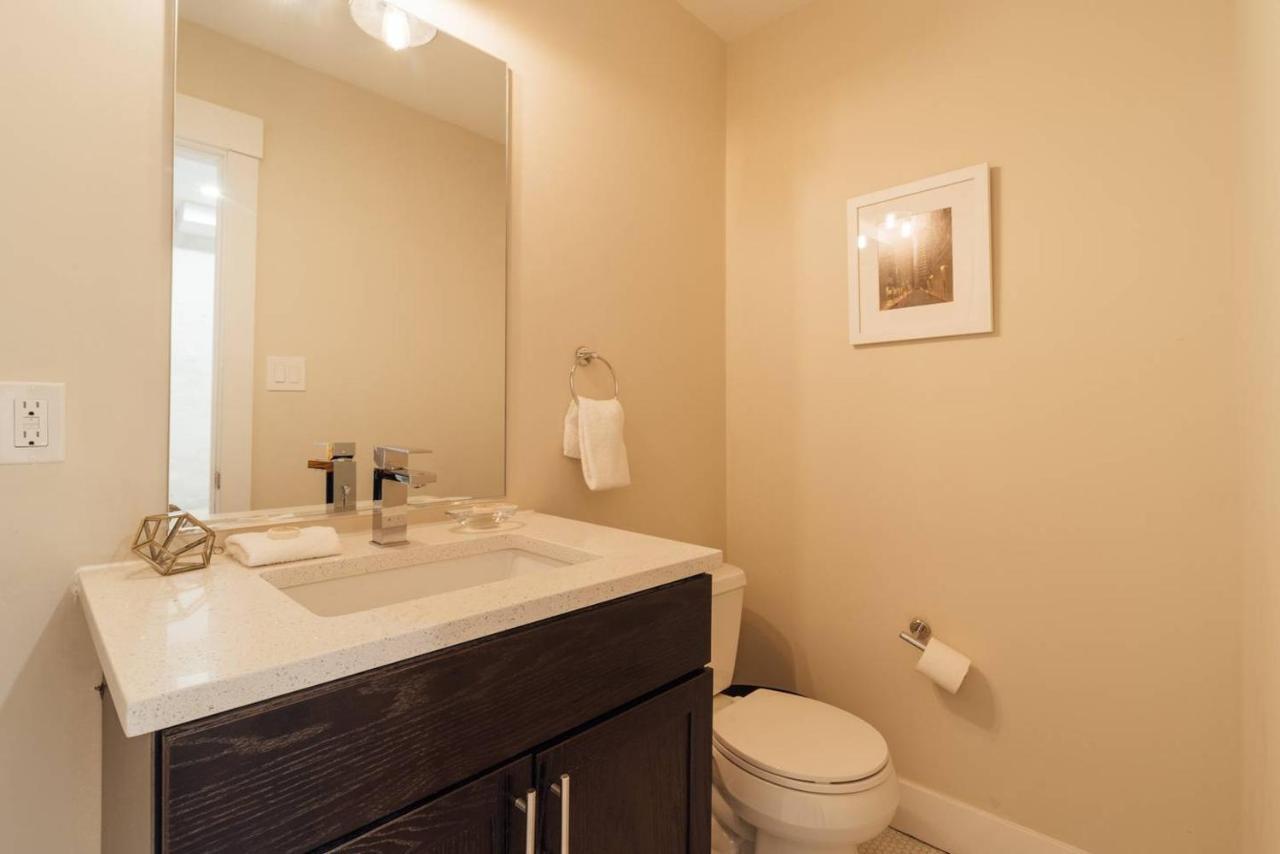 Renovated & Modern In Downtown Philly