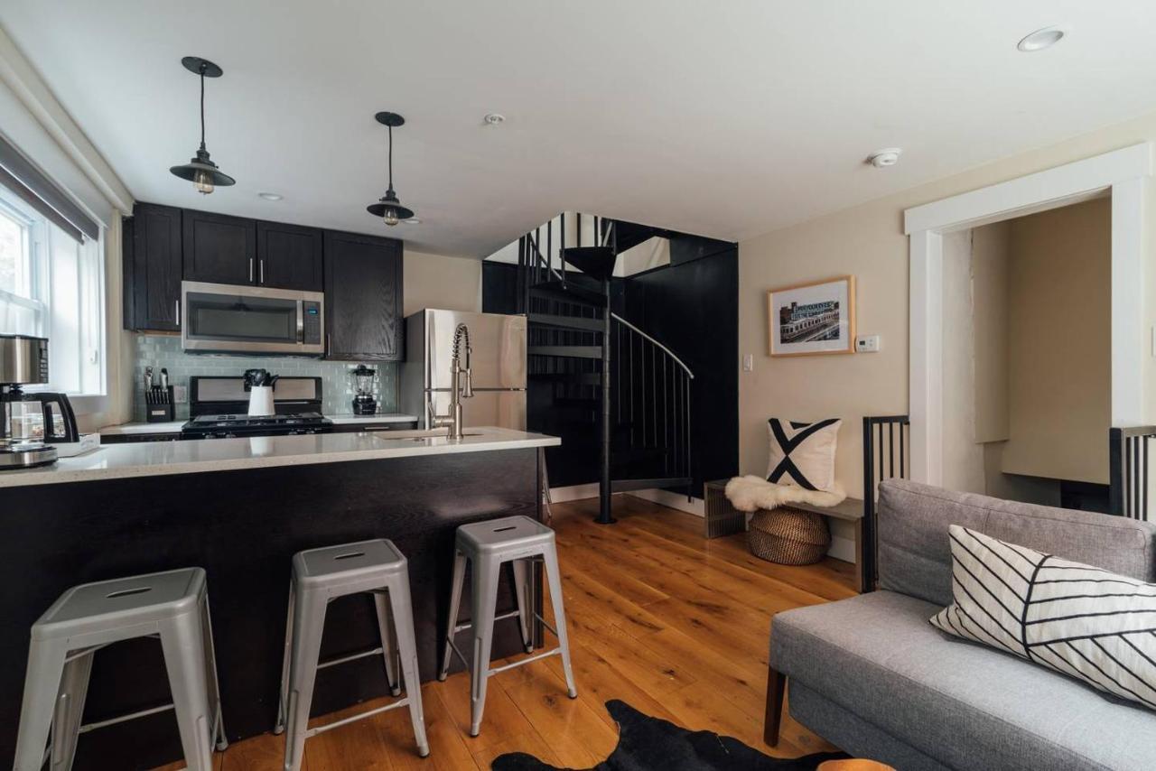 Renovated & Modern In Downtown Philly Apartment *
