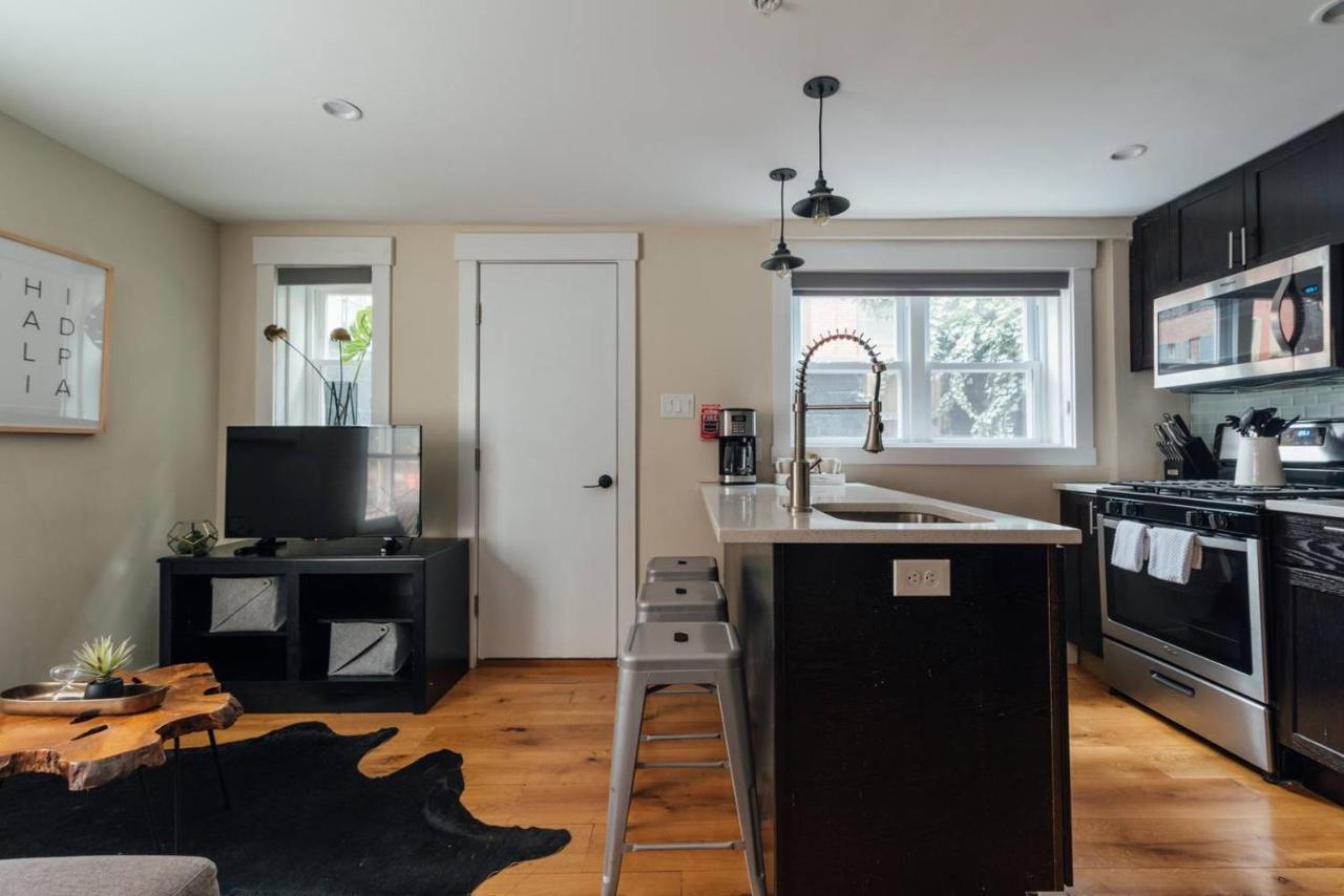 Renovated & Modern In Downtown Philly Apartment *